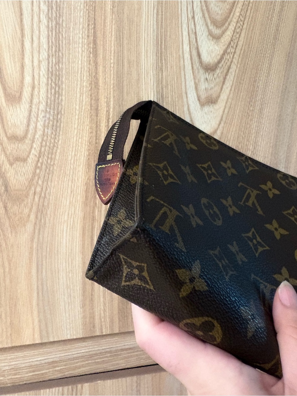 Authentic Louis Vuitton Toiletry Pouch 19 Brown Canvas Monogram Coated - Picture 6 of 11